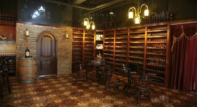 藍(lán)菲紅酒專賣(mài)店